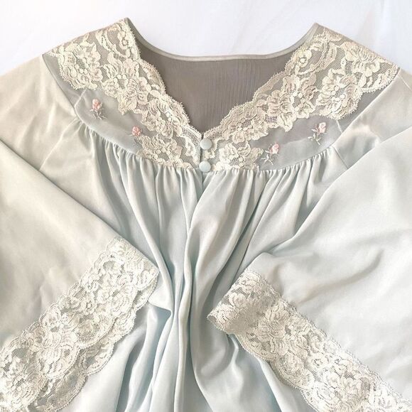 Vintage 60’s Baby Blue Chiffon Lace Bed Jacket - Picture 7 of 7
